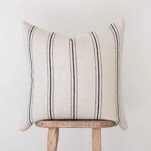 NWOT Woven Nook Ollie 22x22 pillow - black and cream.